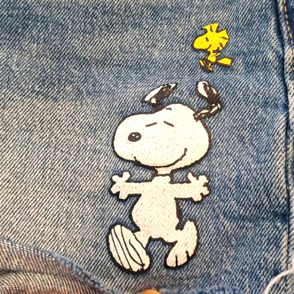 Levis Yellow tag Snoopy Shorts - Picture 8 of 8